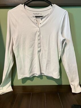 Abercrombie & Fitch White Ribbed Snap-Front Long Sleeve Henley